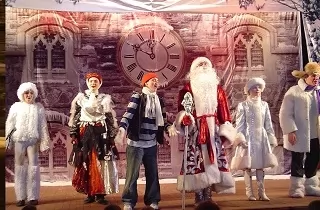 новогодний спектакль Как Дед Мороз и Антошка время спасали" или "Волшебные часики